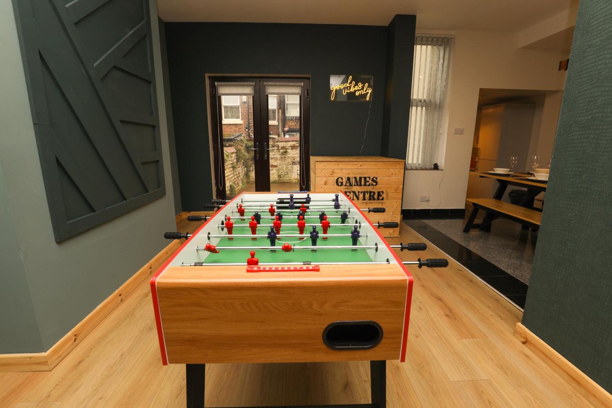 Anfield Luxe Retreat - Stylish Stay With Parking - Steps From Stadium - Short Drive To City Centre Liverpool Bagian luar foto