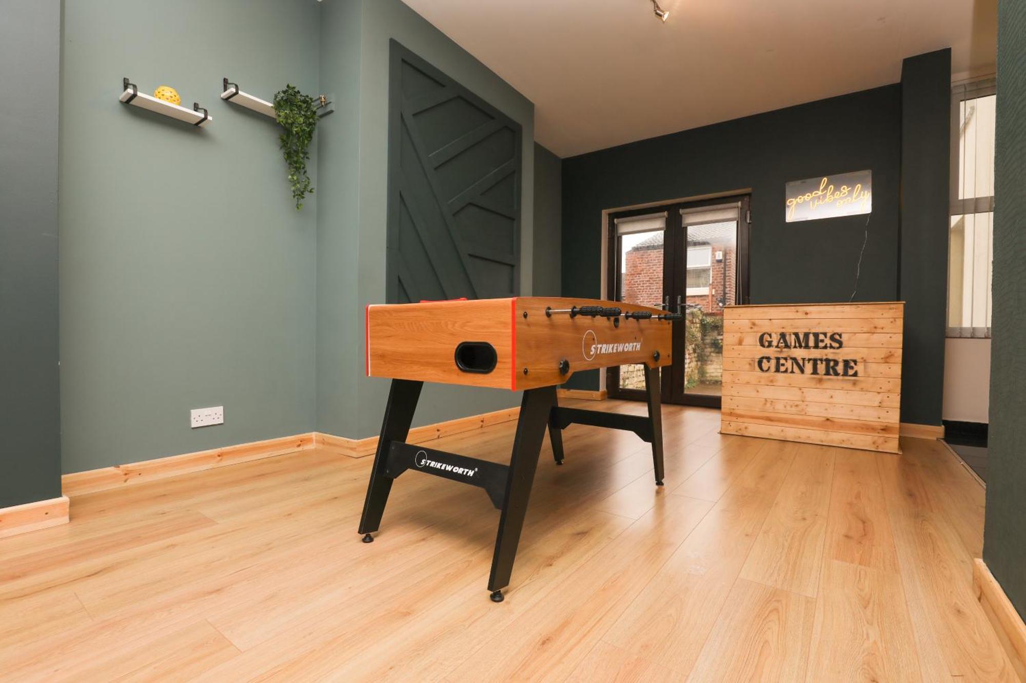 Anfield Luxe Retreat - Stylish Stay With Parking - Steps From Stadium - Short Drive To City Centre Liverpool Bagian luar foto
