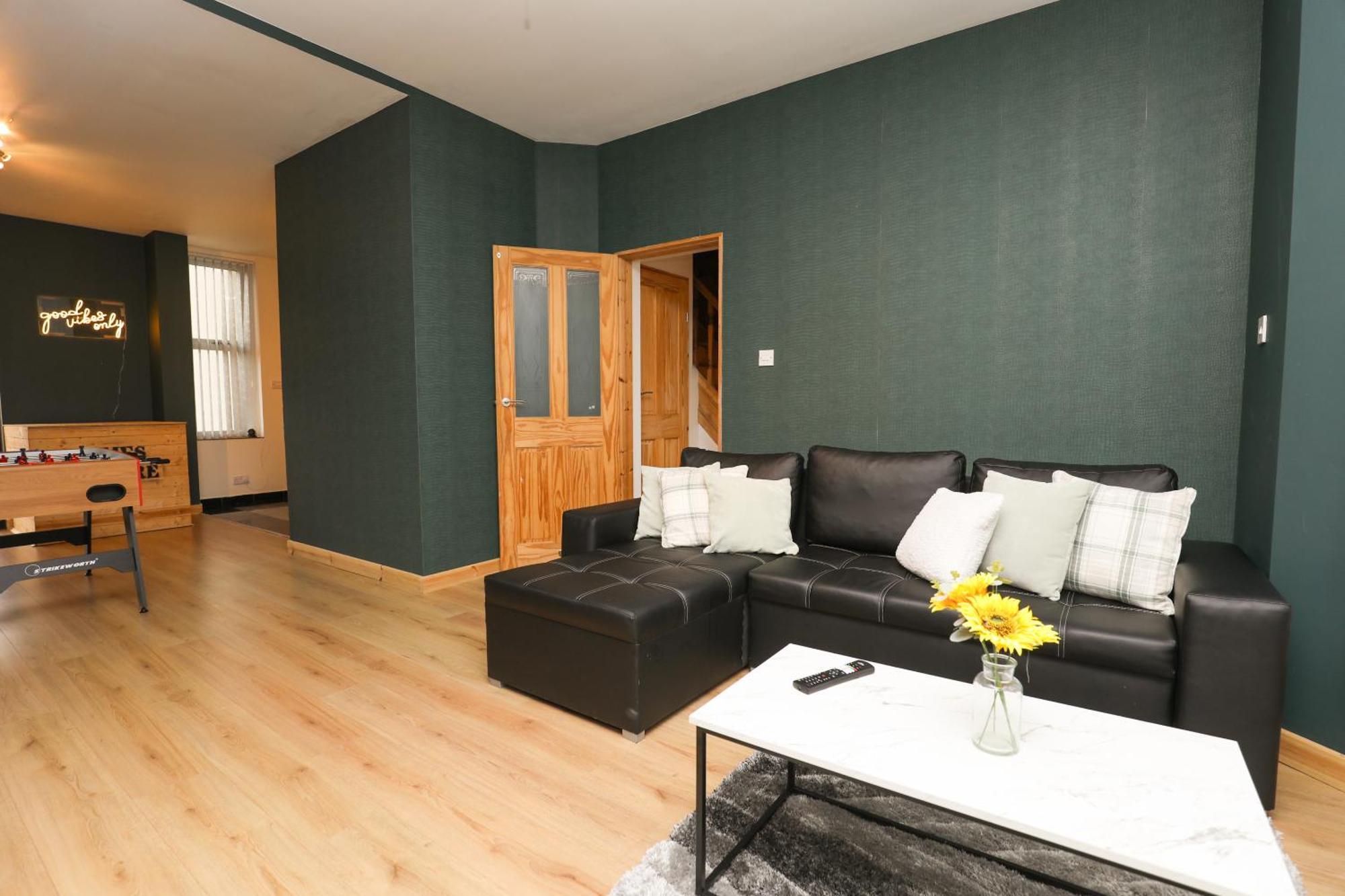 Anfield Luxe Retreat - Stylish Stay With Parking - Steps From Stadium - Short Drive To City Centre Liverpool Bagian luar foto