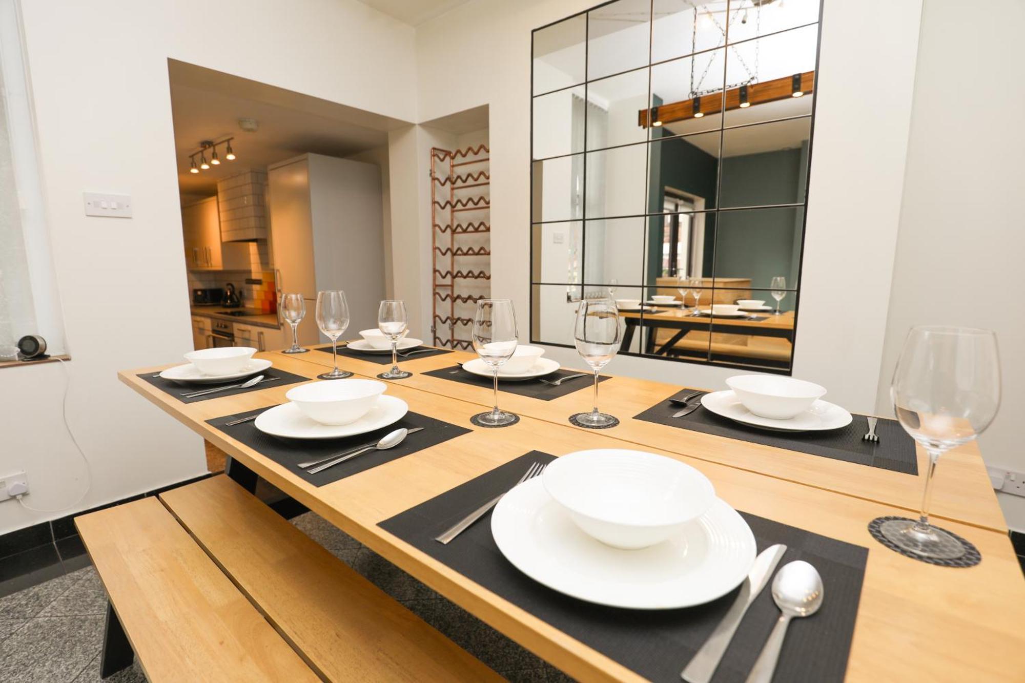 Anfield Luxe Retreat - Stylish Stay With Parking - Steps From Stadium - Short Drive To City Centre Liverpool Bagian luar foto